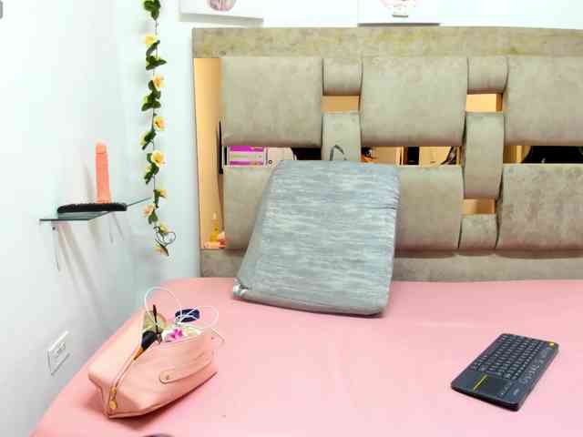Scarleth-Evans webcam