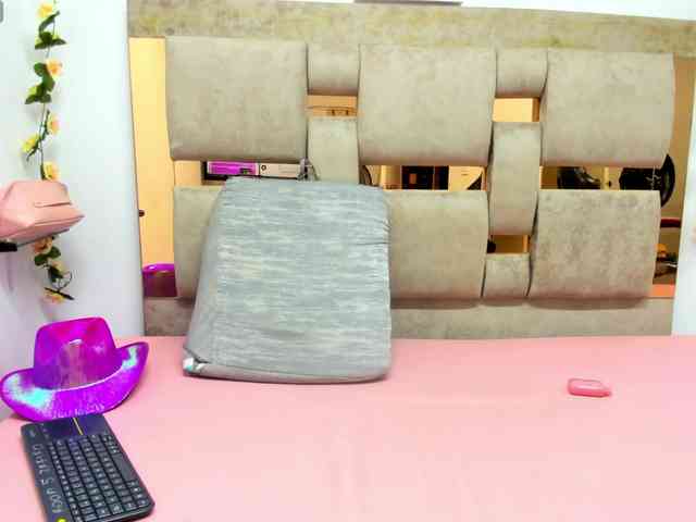 Scarleth-Evans webcam