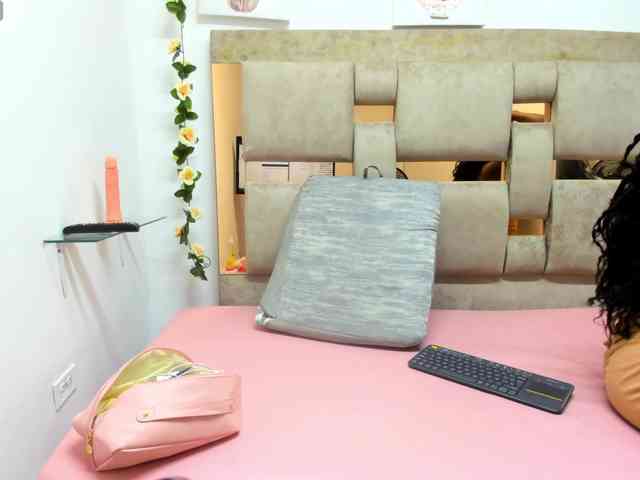 Scarleth-Evans webcam