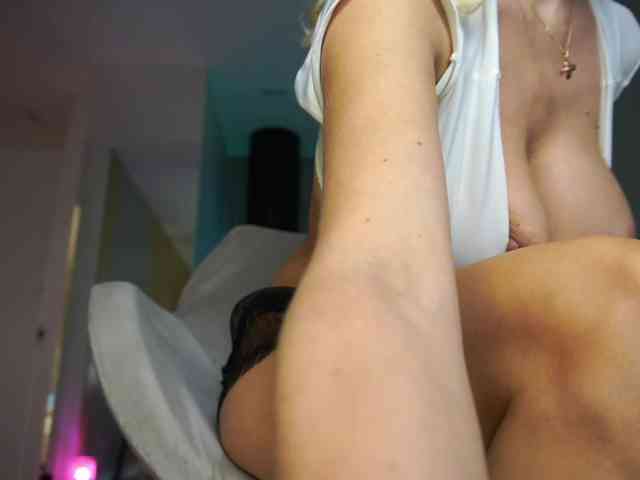 Sonya-reallsugar's webcam live show