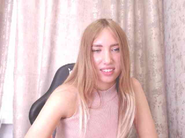 VanillaBlonde webcam