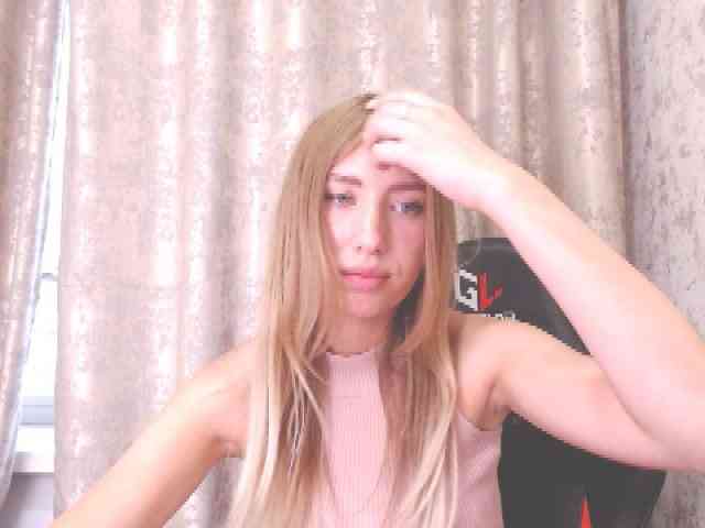 VanillaBlonde webcam