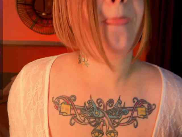 NaomiRey webcam