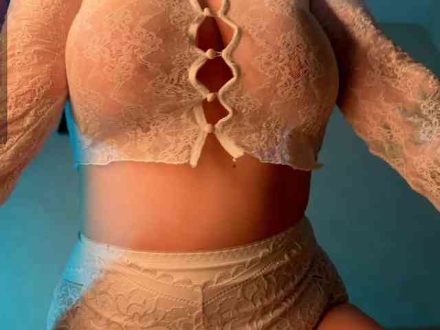 NaomiRey webcam