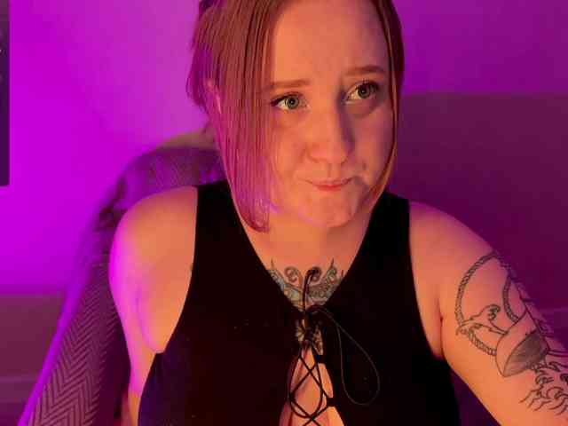 NaomiRey webcam