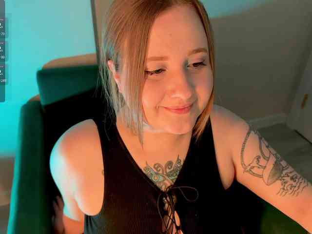 NaomiRey webcam