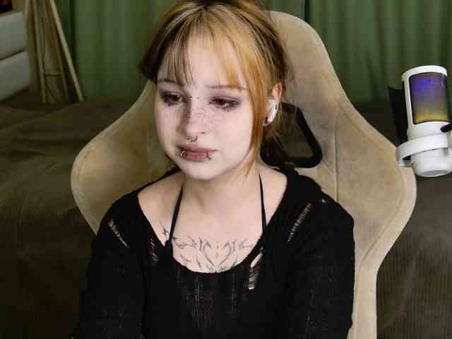 EricaMoon webcam