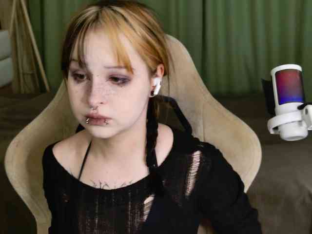 EricaMoon webcam