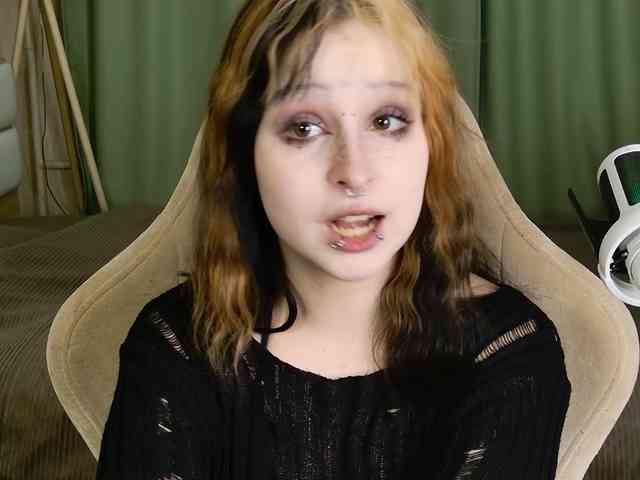 EricaMoon webcam