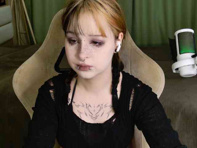 EricaMoon webcam