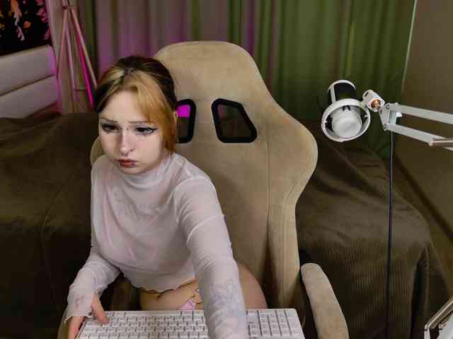 EricaMoon webcam