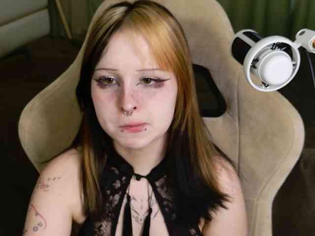 EricaMoon webcam