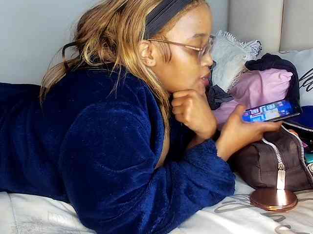 Sweetheartcocomwllow webcam