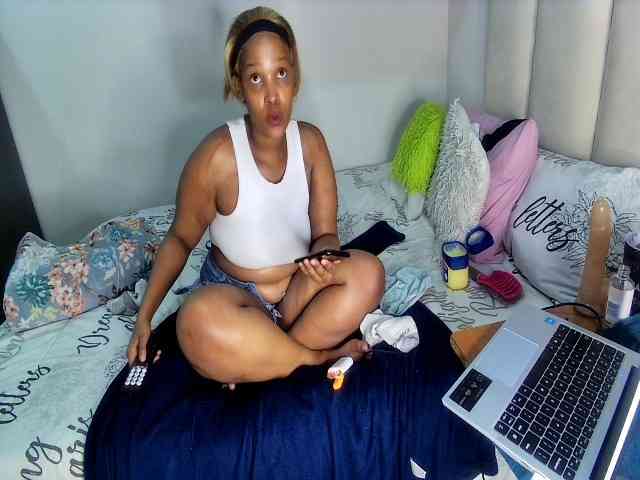 Sweetheartcocomwllow webcam