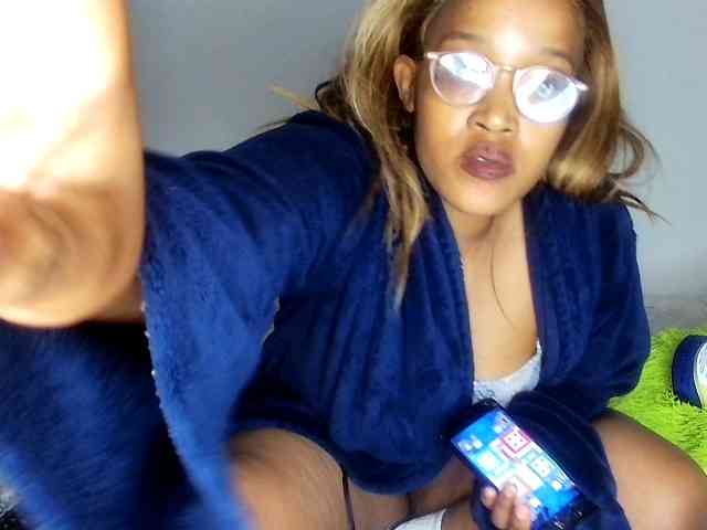 Sweetheartcocomwllow webcam