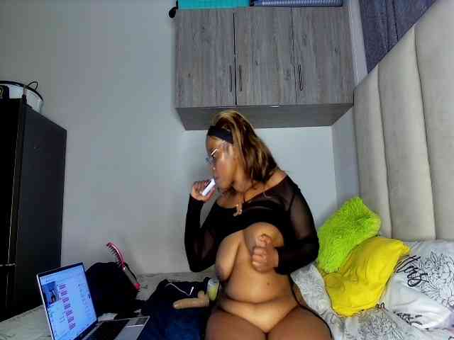 Sweetheartcocomwllow webcam