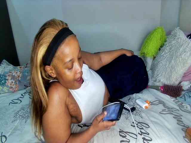 Sweetheartcocomwllow webcam