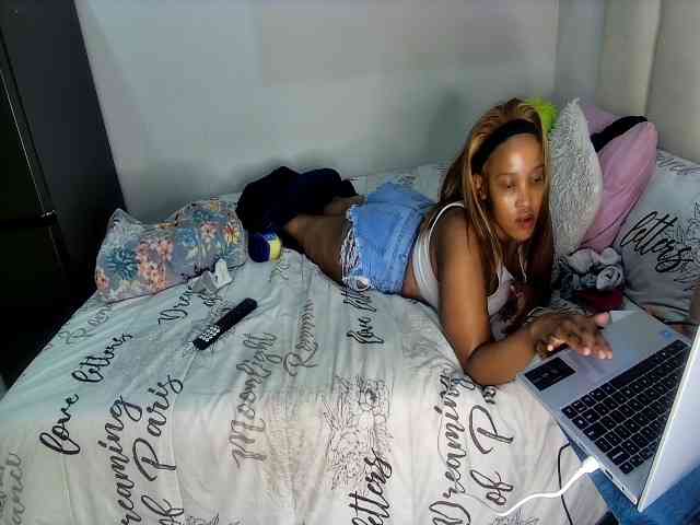 Sweetheartcocomwllow webcam
