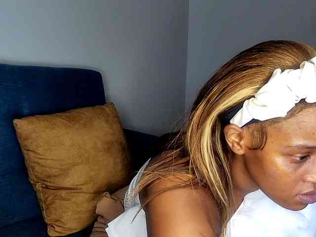 Sweetheartcocomwllow webcam