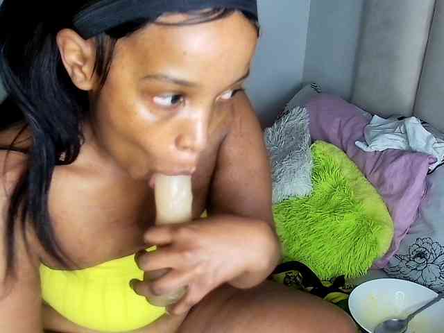 Sweetheartcocomwllow webcam