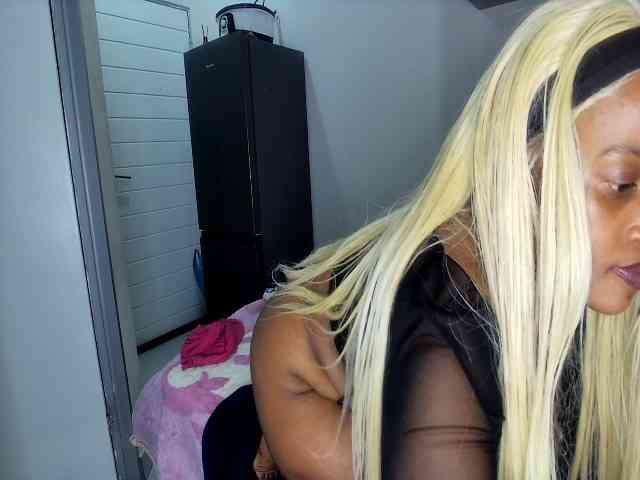 Sweetheartcocomwllow webcam
