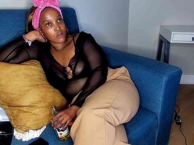 Sweetheartcocomwllow webcam