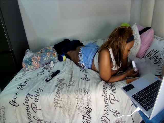 Sweetheartcocomwllow webcam