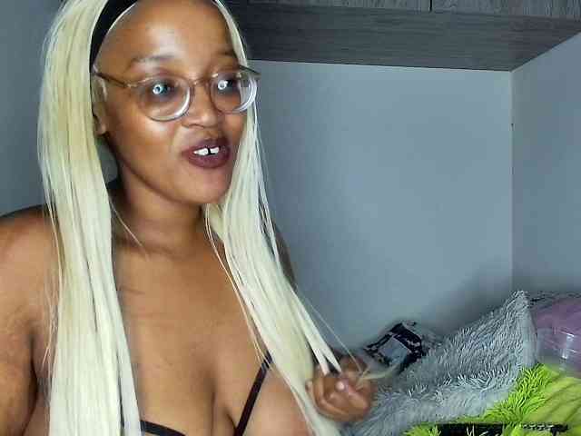 Sweetheartcocomwllow webcam