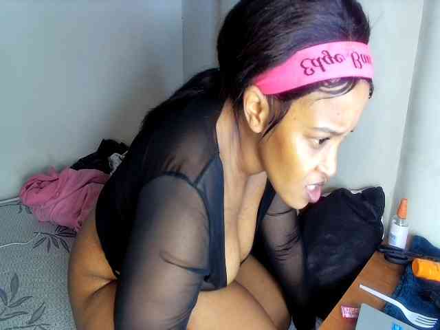 Sweetheartcocomwllow webcam