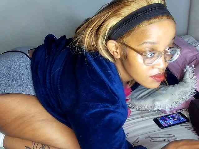 Sweetheartcocomwllow webcam