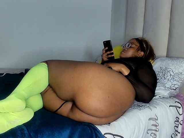 Sweetheartcocomwllow webcam