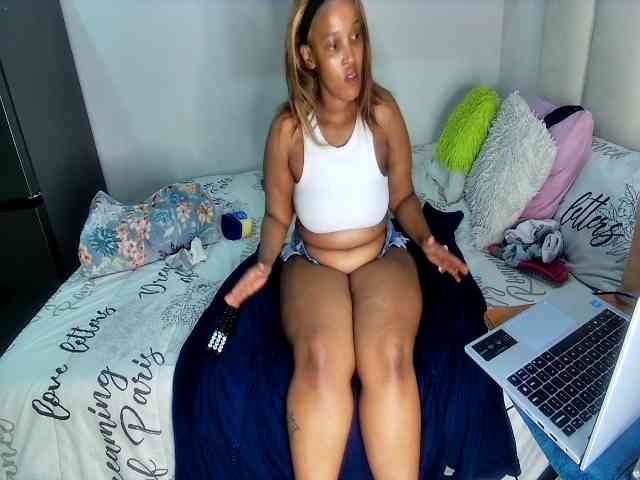 Sweetheartcocomwllow webcam