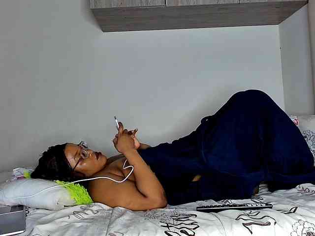 Sweetheartcocomwllow webcam