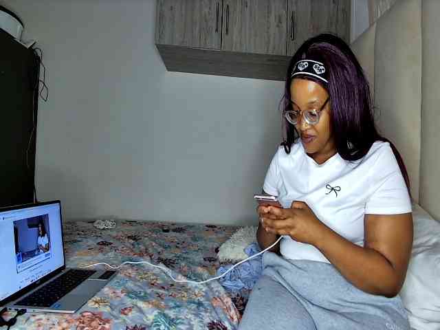 Sweetheartcocomwllow webcam