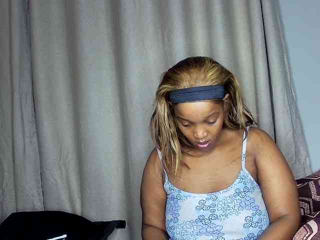 Sweetheartcocomwllow webcam