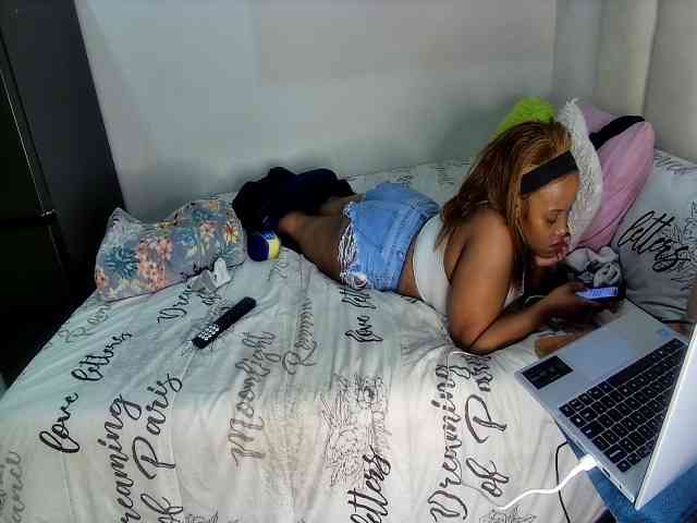 Sweetheartcocomwllow webcam