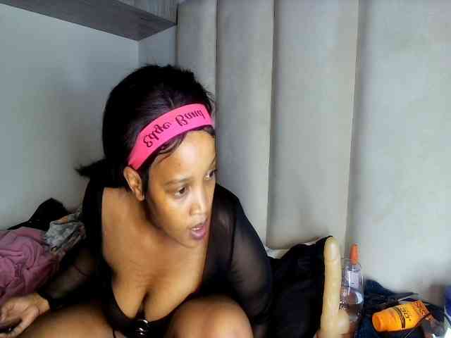Sweetheartcocomwllow webcam