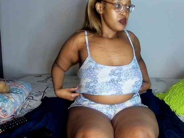 Sweetheartcocomwllow webcam