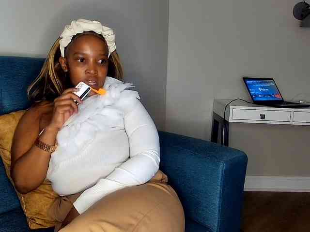Sweetheartcocomwllow webcam