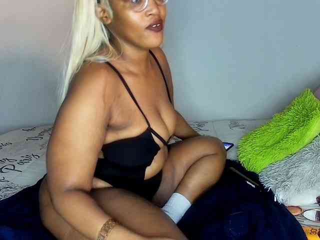 Sweetheartcocomwllow webcam