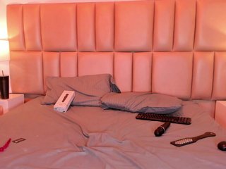 ReinaMiah Porn Show