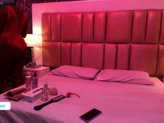 ReinaMiah Porn Show