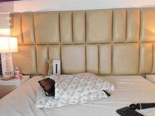 ReinaMiah Porn Show