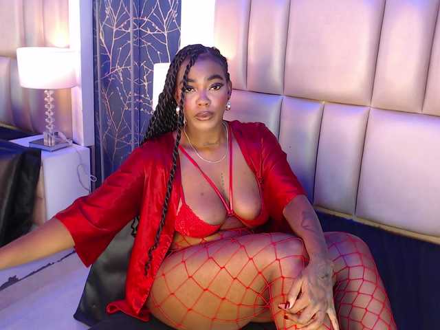 ReinaMiah's BongaCams show and profile