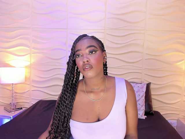 ReinaMiah's BongaCams show and profile