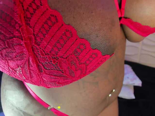 ReinaMiah's BongaCams show and profile