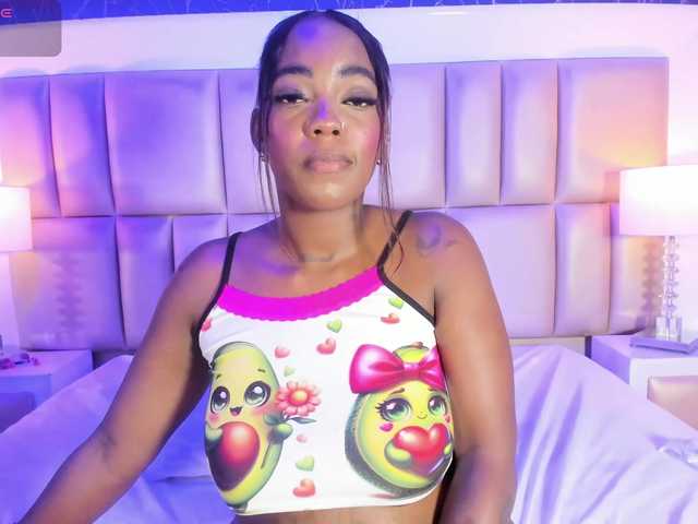 ReinaMiah webcam