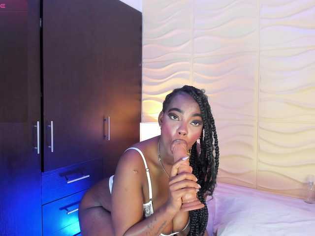 ReinaMiah's BongaCams show and profile