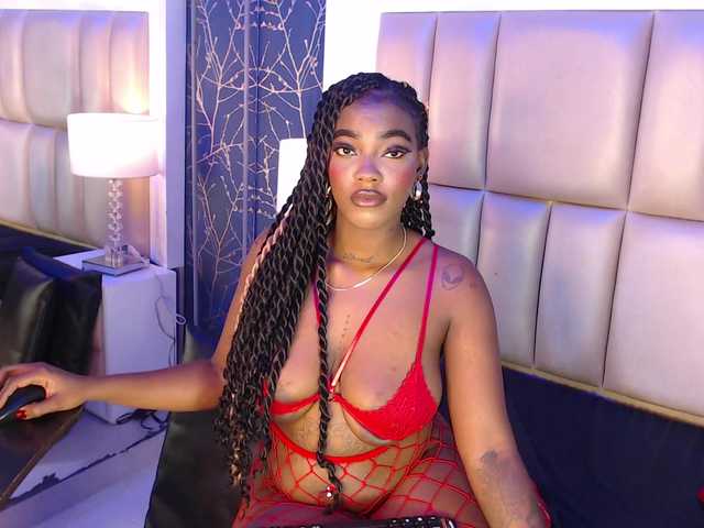 ReinaMiah's BongaCams show and profile