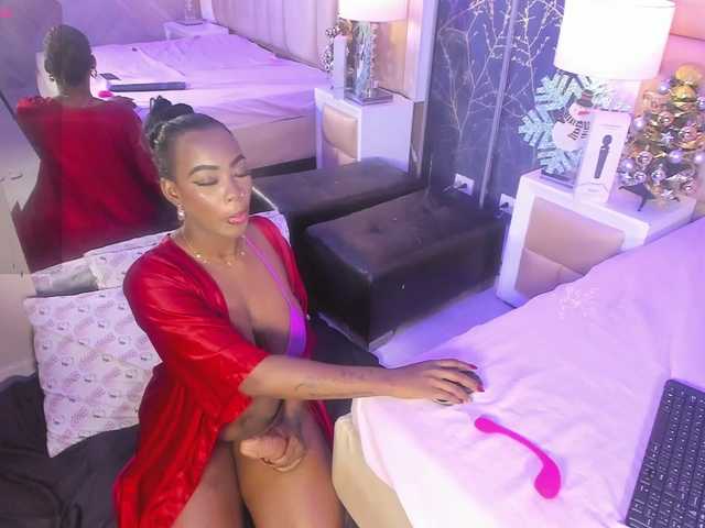 ReinaMiah's BongaCams show and profile